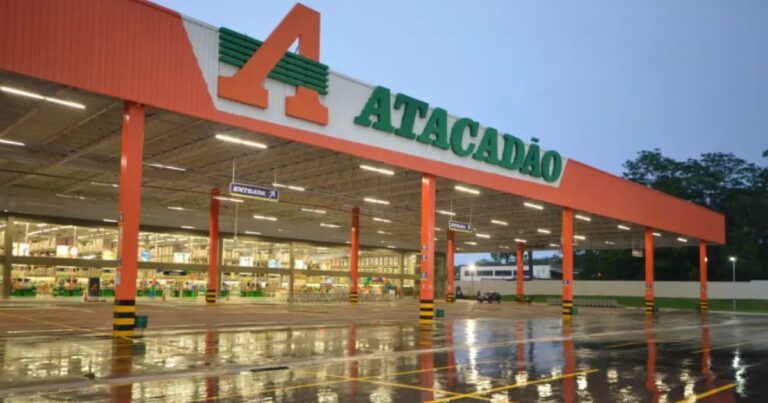 Fachada de um grande supermercado de atacarejo, representando os ativos vendidos pelo GARE11.