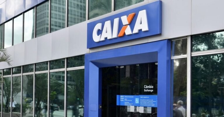 Fachada de centro comercial moderno representando o fundo RBVA11 após avaliação da agência Moody's